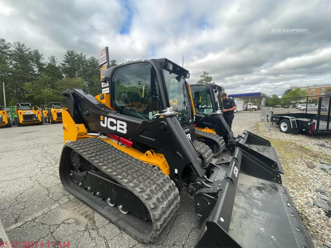 Mini incarcator pe senile JCB 270T